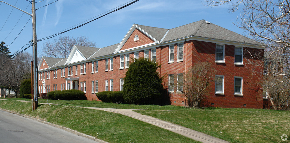 Building Photo - Sunnycrest Manor