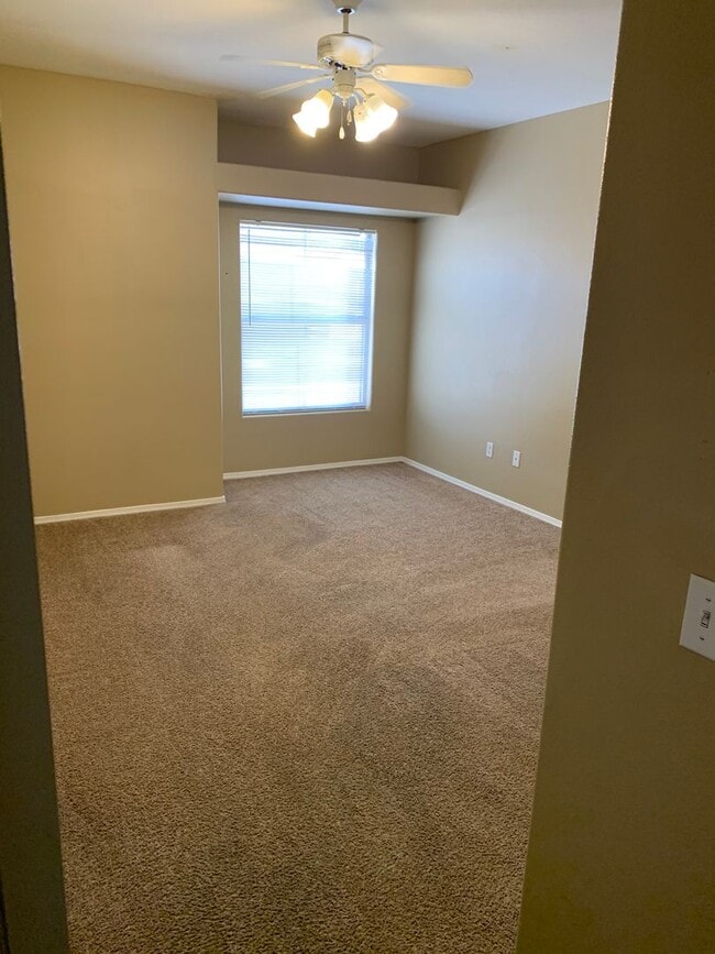 Building Photo - 3 Bedroom Condo in the Northwest
