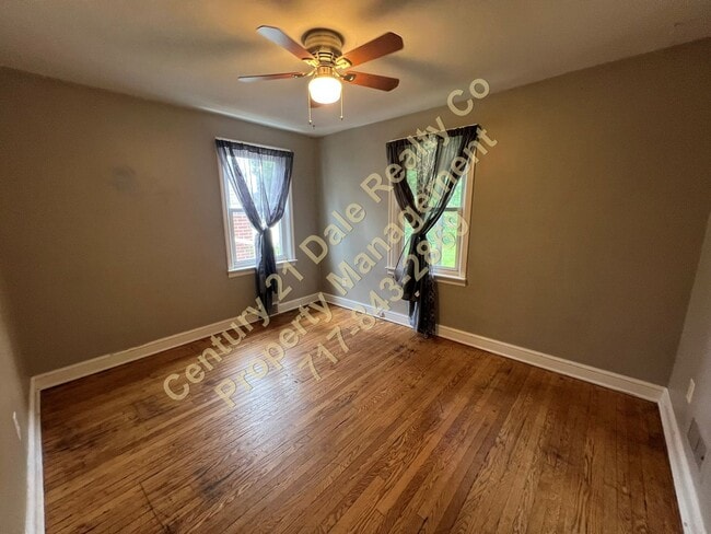 Building Photo - 3 BR 1 Bath Home in Central York School District with an attached Garage