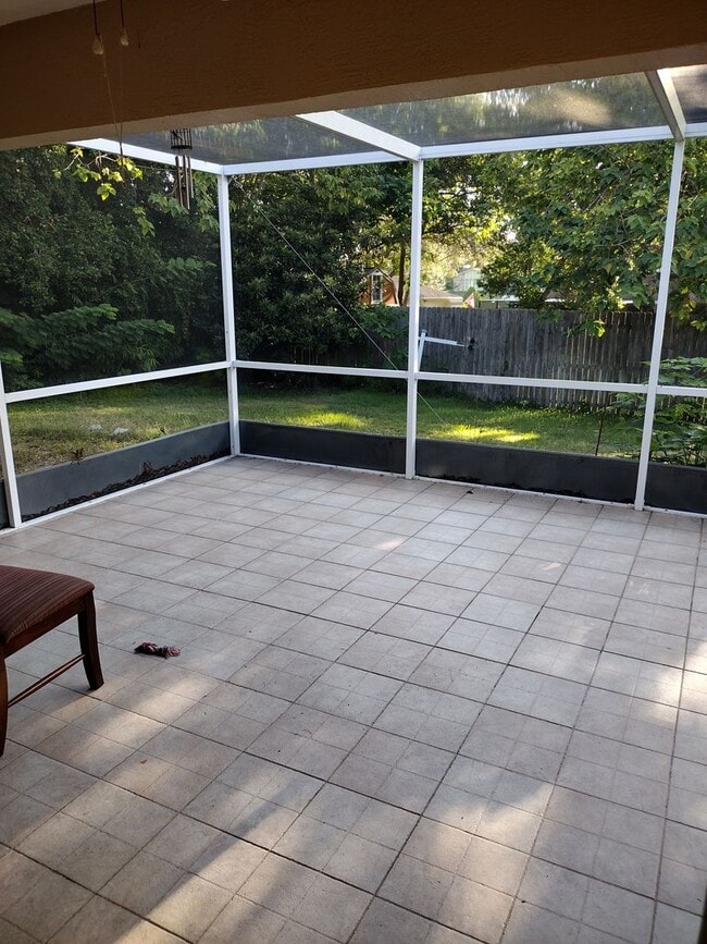 Building Photo - 3 Bedroom 2 Bath House 2 car garage with Large screened in porch! Tenant occupied till March 31st