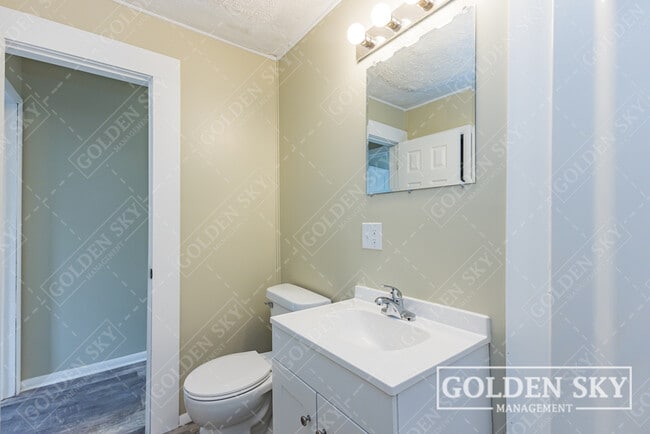 Building Photo - 2125 E Harvard Ave