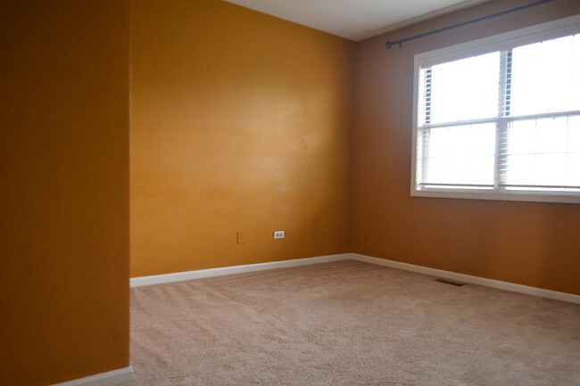 Building Photo - 613 W Parkside Dr