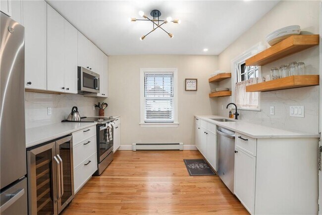 Building Photo - 45 Ayrault St