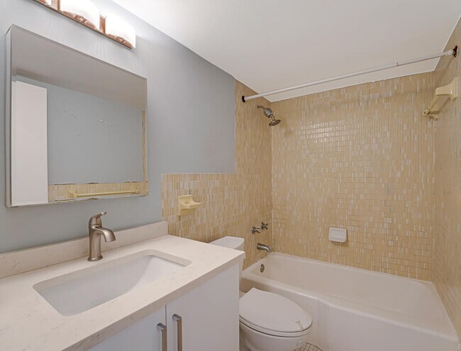 Building Photo - 3915 S Flagler Dr