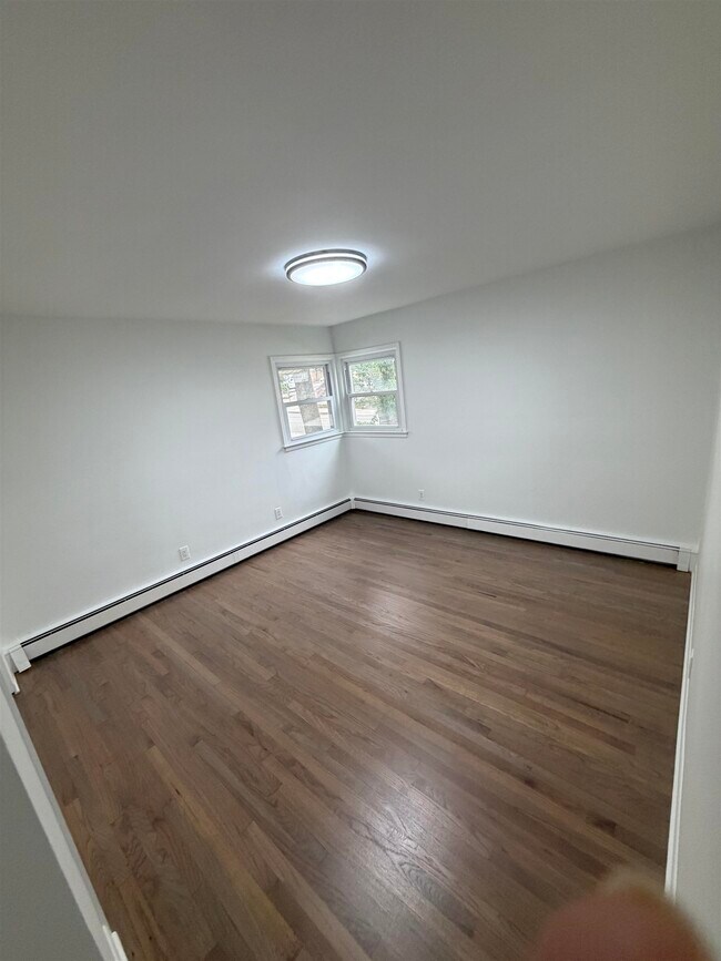 Building Photo - 121 Sunset Pl