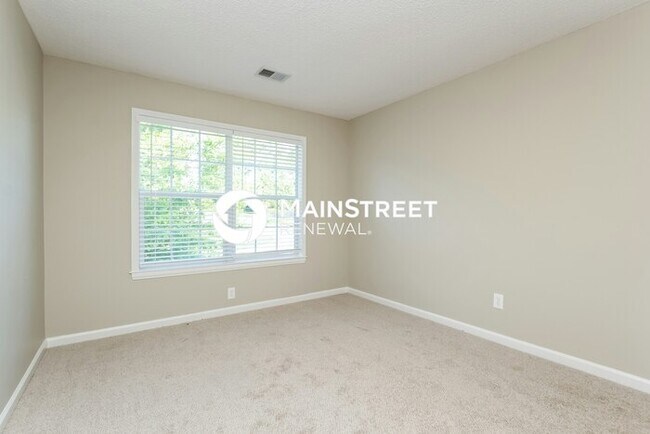 Building Photo - 4 Bedroom Pet-Friendly Home in Douglasville, GA with Main Street Renewal