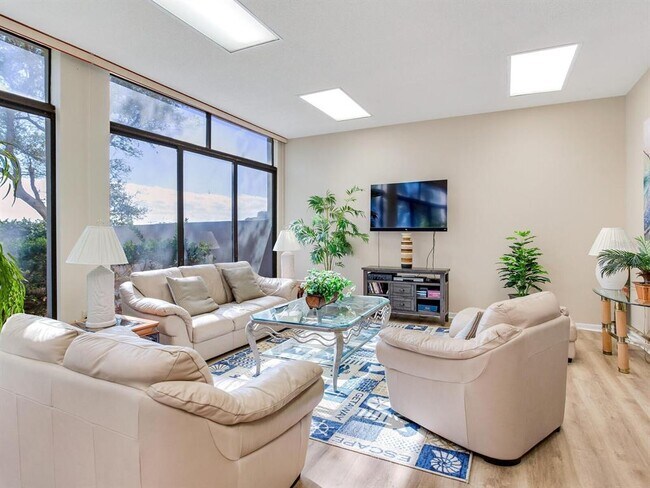 Building Photo - 660 Island Way