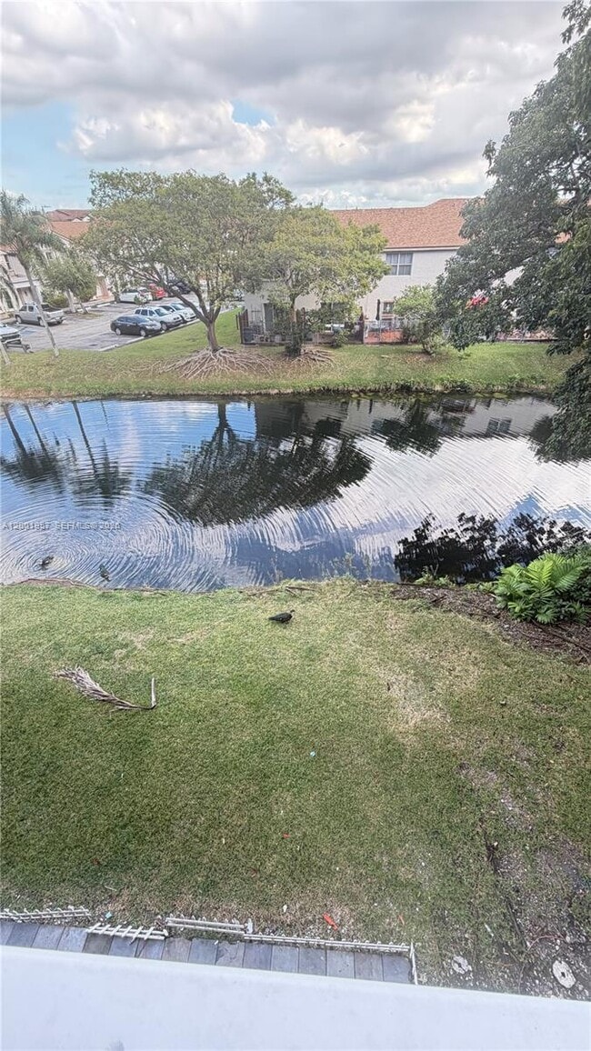 Building Photo - 9375 Fontainebleau Blvd