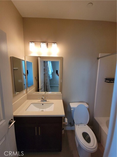 Building Photo - 1568 W Artesia Square