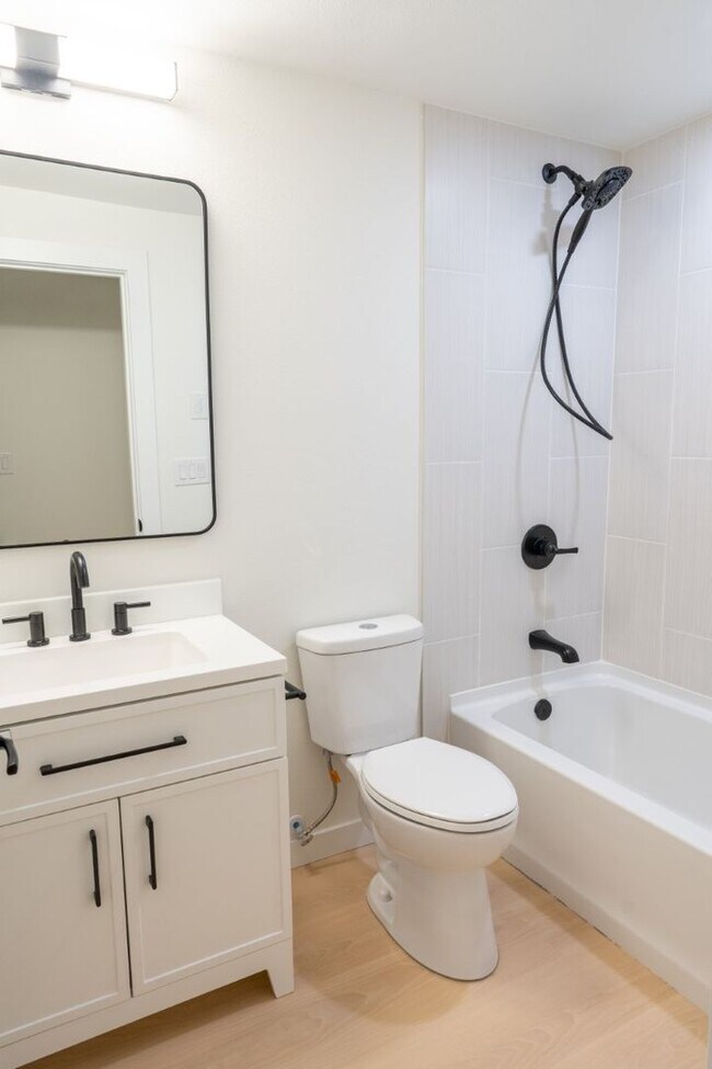 Building Photo - 4015 SW Thistle St