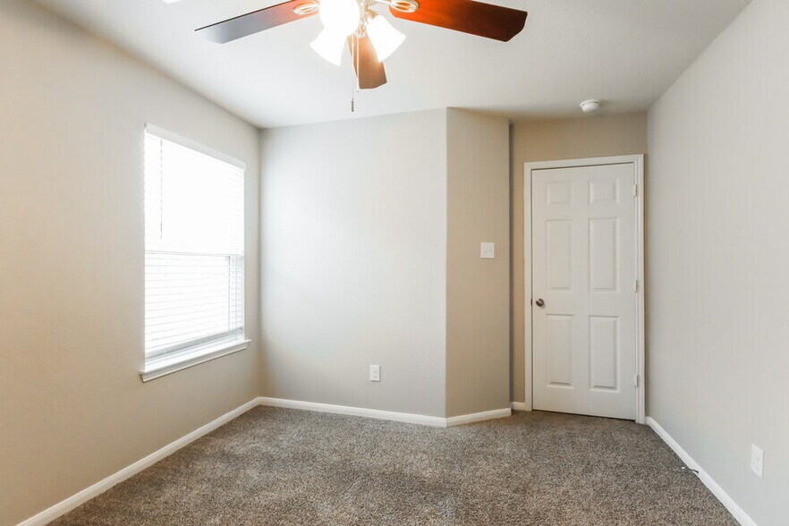 Building Photo - 23210 Snowy Ridge Dr