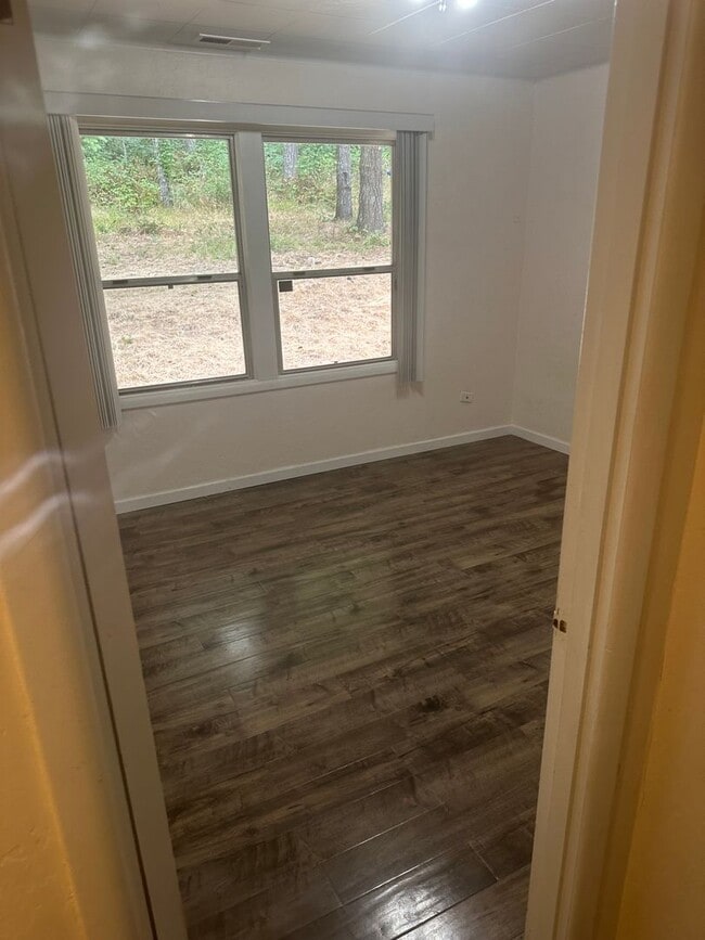 Building Photo - 2-bedroom 1 bath House