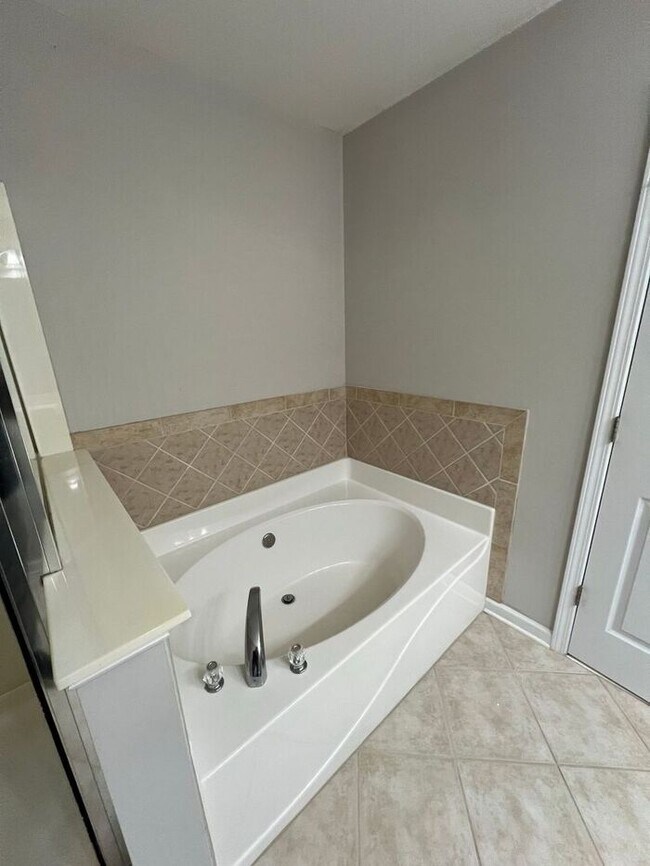 Building Photo - Spacious 2-Bedroom Townhome with Finished Studio Suite – Prime Location!