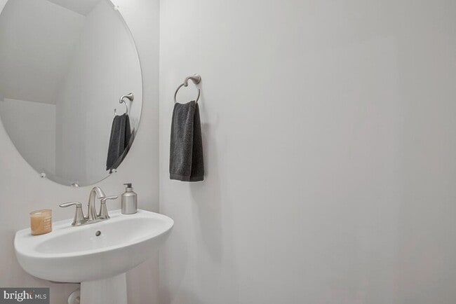 Building Photo - 4515 Reaney Ln