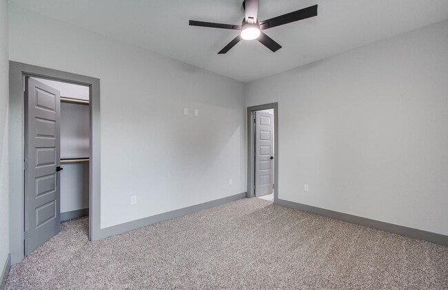 Building Photo - 1063 South Ln