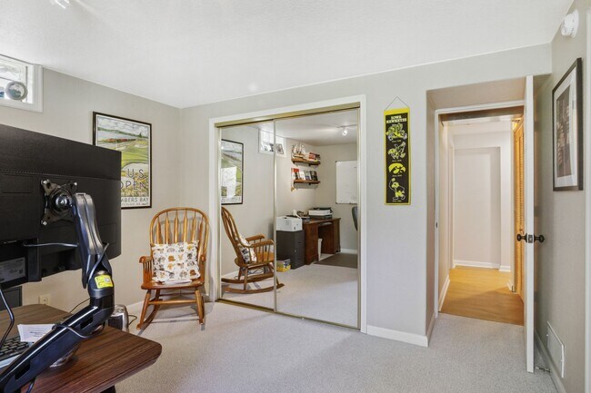 Building Photo - Stunning Raised Ranch | 4 Bedroom 3 Bathro...