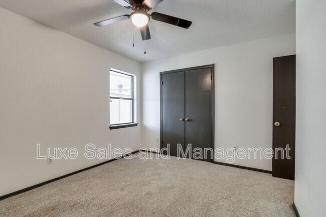 Building Photo - 612 NW 139th St