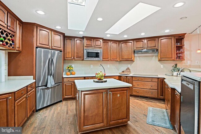 Building Photo - 2918 Glenvale Dr