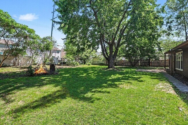 Building Photo - 33700 Beechwood St