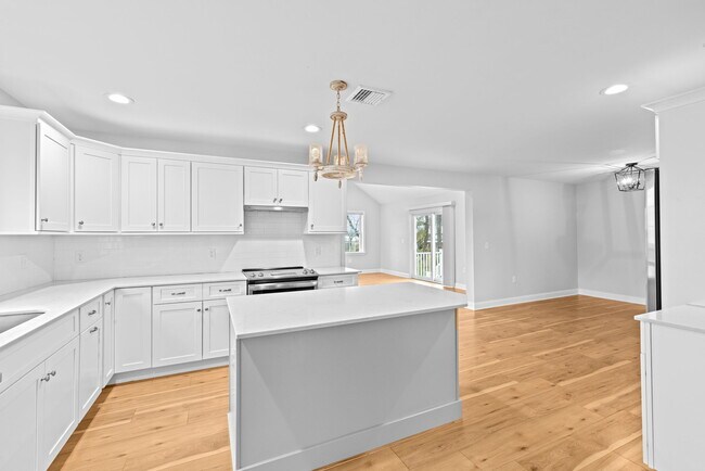 Building Photo - 145 Driftway