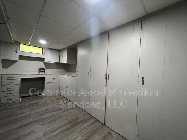 Building Photo - 205 Elm St