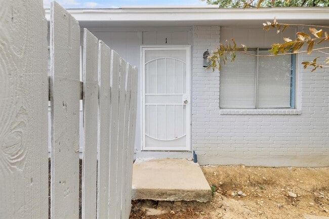 Building Photo - 6502 Spg Br Dr