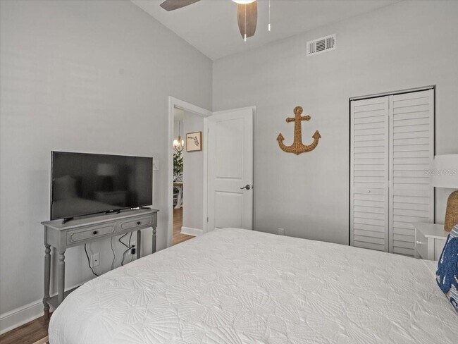 Building Photo - 5900 Bahia Del Mar Cir N