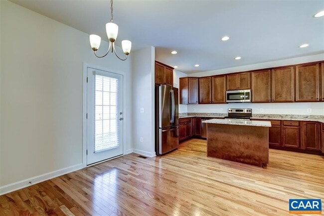 Building Photo - 2402 Winthrop Dr