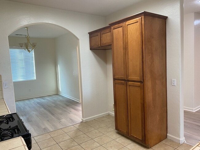 Building Photo - 2022 Muscat Ave