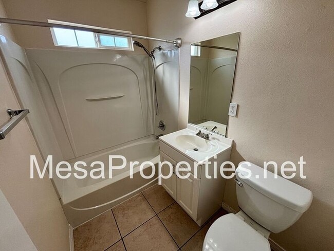 Building Photo - 1519 W Virginia St