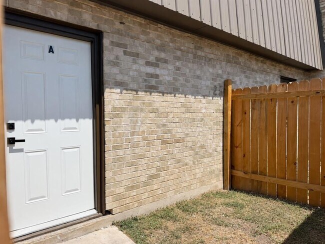 Building Photo - 2904 Sweeney Ln