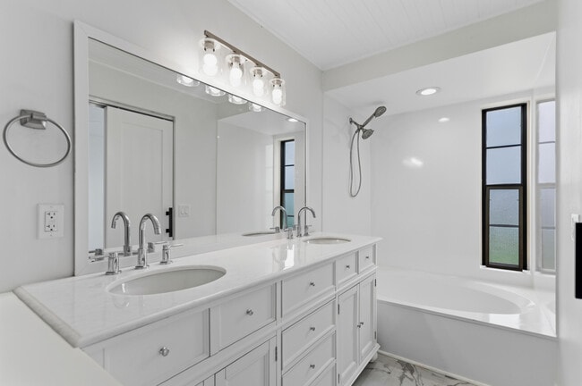 Building Photo - 9233 SW 8th St