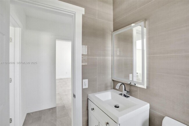 Building Photo - 7115 Rue Granville