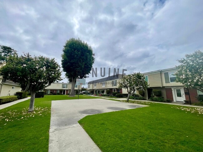 Building Photo - 10062 Los Coyotes Ct