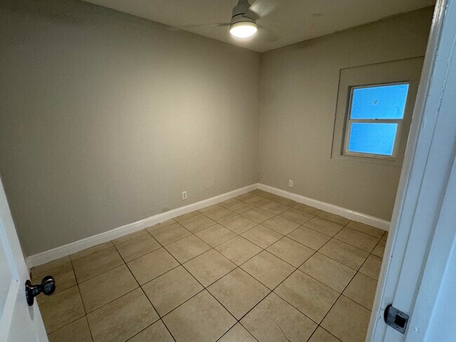 Building Photo - 1508 NW 1st Ave