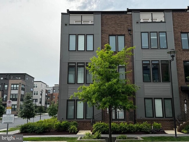 Building Photo - 16330 Columbus Ave
