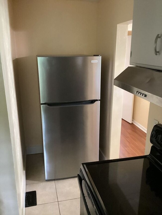 Building Photo - 3bedrooms Single Family House Availabe Now...