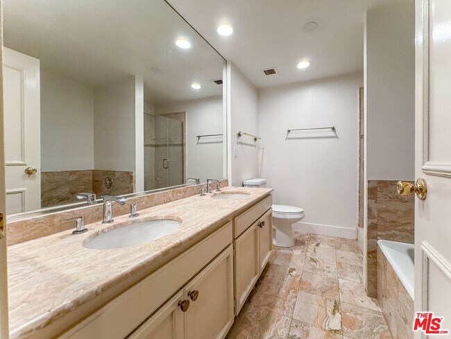 Building Photo - 1118 3rd St