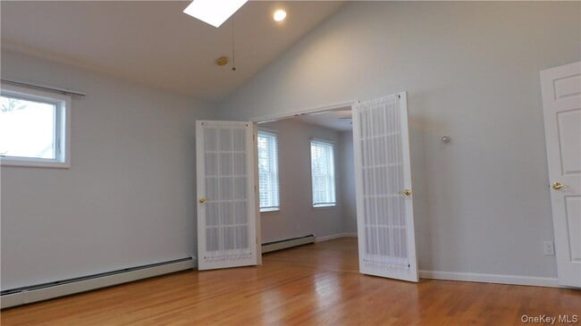 Building Photo - 10 S Nauraushaun Rd