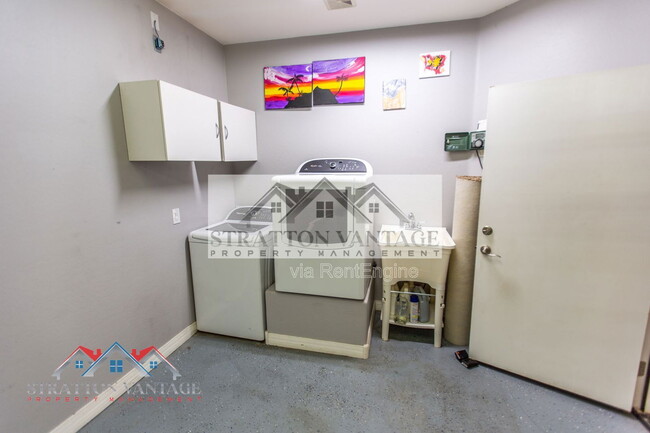 Building Photo - 2249 E Sells Dr