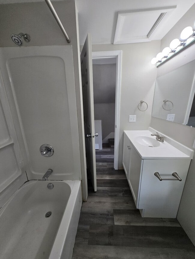 Building Photo - 317 6th Ave N