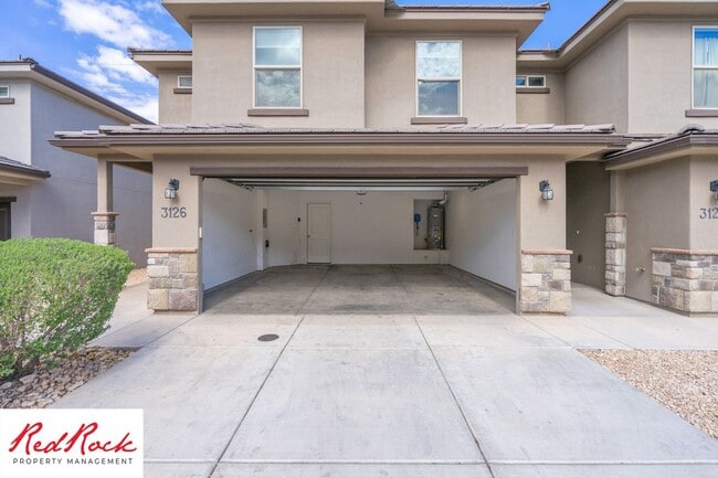 Building Photo - End Unit Fossil Hills Townhome with 3 Beds and 2.5 Baths