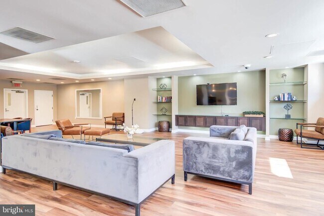 Building Photo - 2111 Wisconsin Ave NW