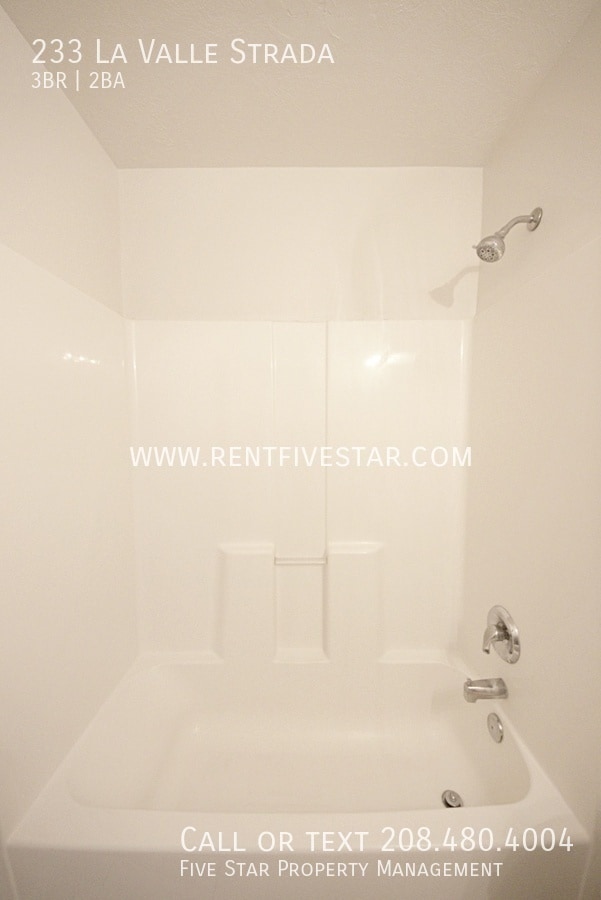 Building Photo - 233 La Valle Strada Ln