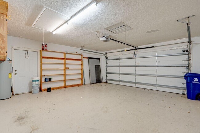 Building Photo - 223 E River Park Dr