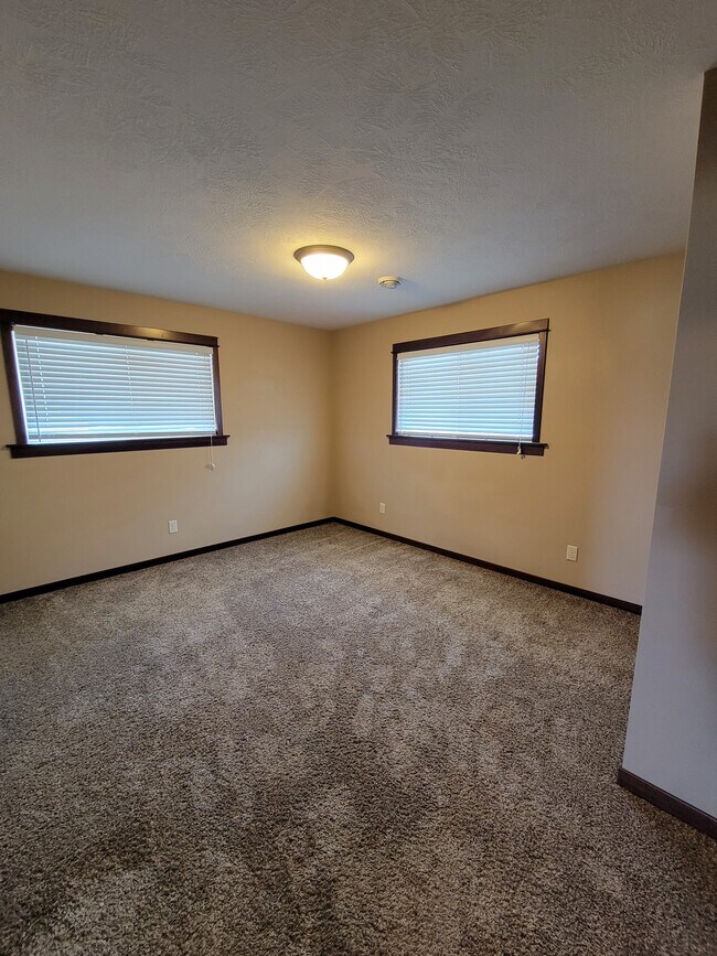 Building Photo - 1010 W Highway 14