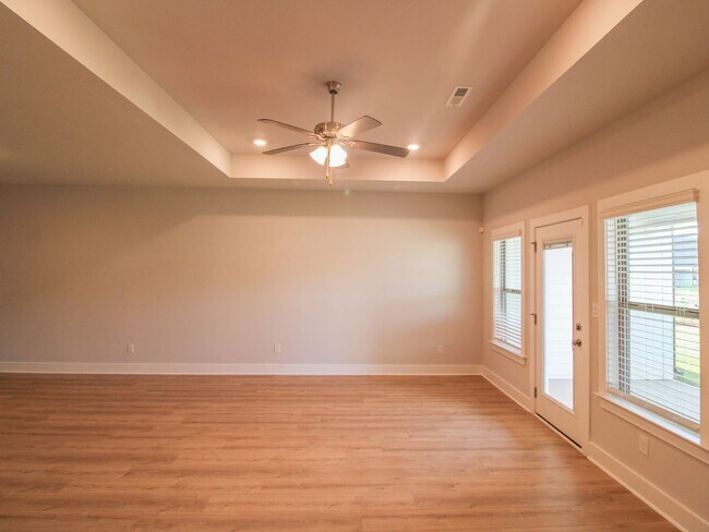 Building Photo - Reduced Rental Rate with $200 Rent Credit for 12 Months!