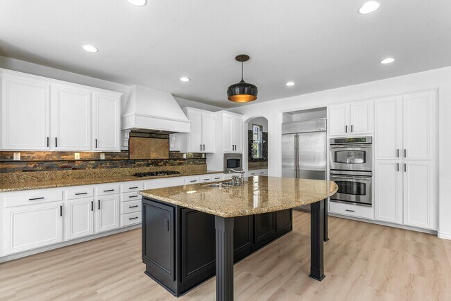 Building Photo - 1120 Championship Rd