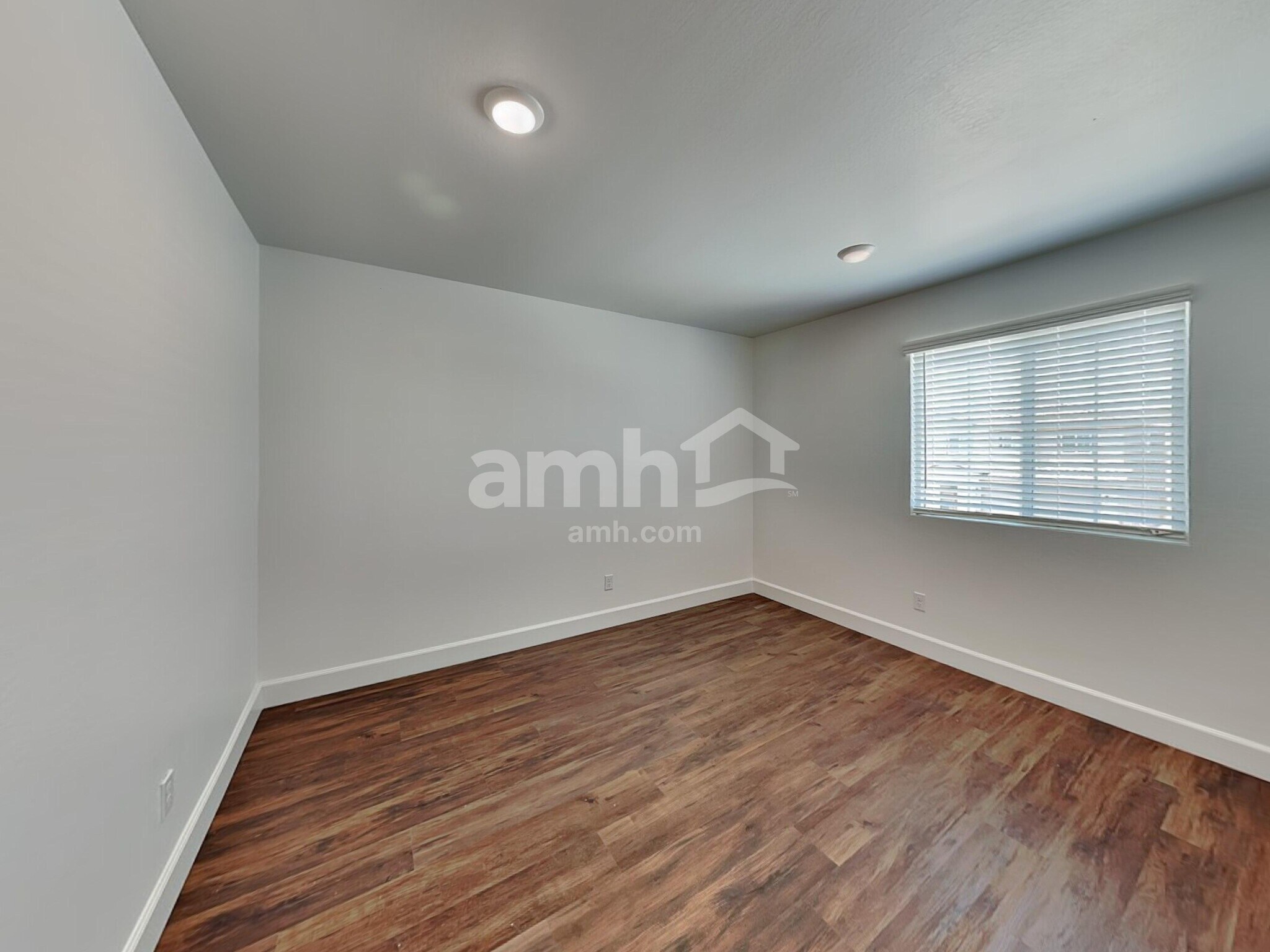 Building Photo - 17149 W Lawrence Ln