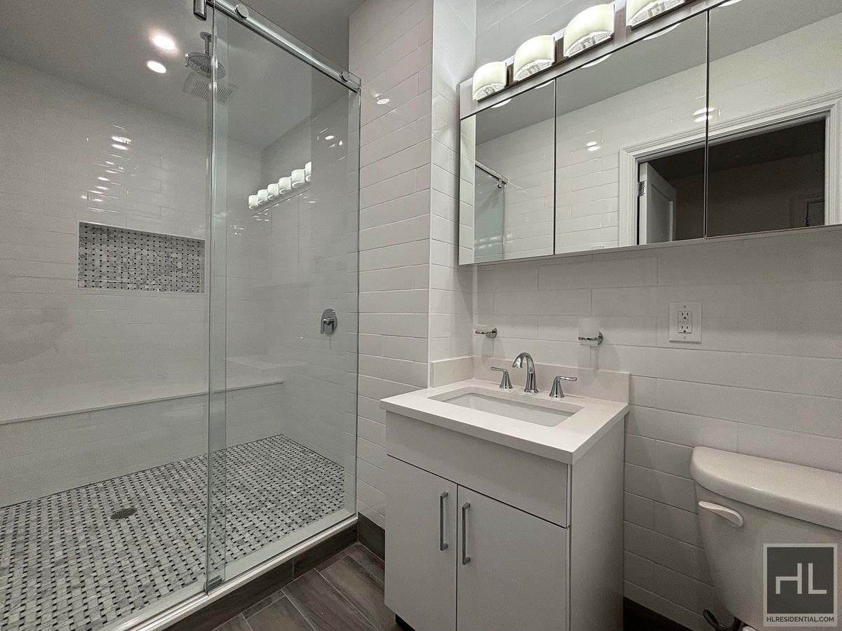 Building Photo - FIFTH AVENUE